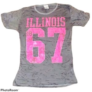 Illinois Short Sleeve Graphic Tee w Pink Lettering 0373